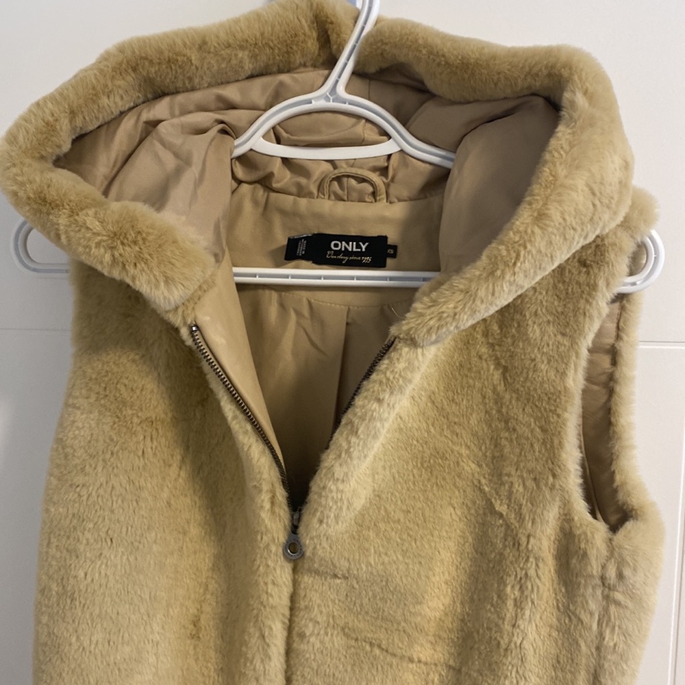 vest - Picture 3 of 3